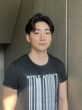 ポール(pole) 王道センターパート × ナチュラルな毛流れ