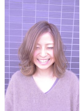 クラウドナイン(CLOUD Nine) 大人気のミルクティーベージュ×ミディ