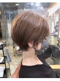 大人可愛い20代30代40代小顔ワンサイドショートボブ丸み前下がり