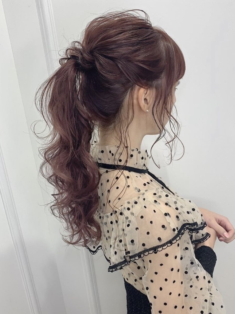 ポニーテールアレンジ 巻きおろし ヘアセット 大人可愛い：L181473059
