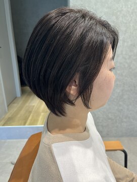 リッカ(RICCA) 【beforeあり】耳にかけやすい前下がりショートボブ
