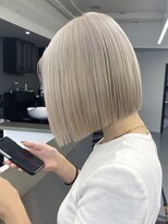 アンドシー(&C.)&nbsp;切りっぱなしハイトーンボブ/ホワイトベージュ/ホワイトシルバー