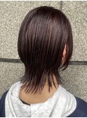 ボルドーミディアムレイヤーハッシュカットウルフ美髪フェイス