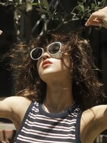 アデ オモテサンドウ(ade omotesando) 柔らかいカールで作る海外風ふんわりミディアム