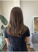 レイヤーカット 顔周りカット べージュ 透明感カラー