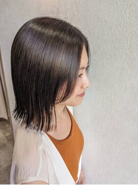 ネーヴェ(neve) 上品ツヤ感ストレートボブ