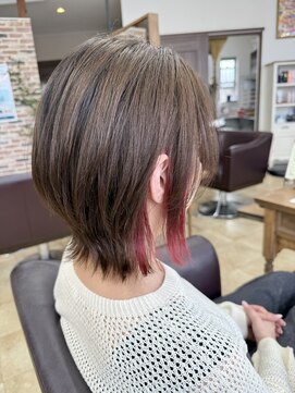 トップスタイル リッチ 耳元で魅せる大人可愛いレッドイヤリングカラー