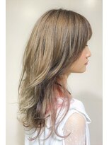 アズール 草加(azule)&nbsp;インナーカラー　ピンク×ベージュ　ロングウルフ