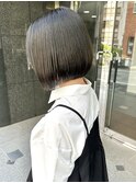黒髪ショート タッセルボブ 前下がりボブ 切りっぱなし 縮毛矯正