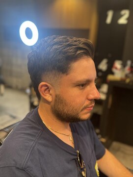 フランクスバーバー アンド ビアークラブ(FRANK'S BARBER and BEER CLUB) スパイキーショート/フェザーパーマ/サーフカール/有楽町