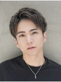 ビジネスマンにも人気のアップバングショートスタイル
