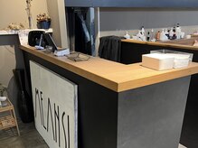 派手髪・ハイトーンカラー・デザインカラー・ブリーチ専門美容室の雰囲気（内観）