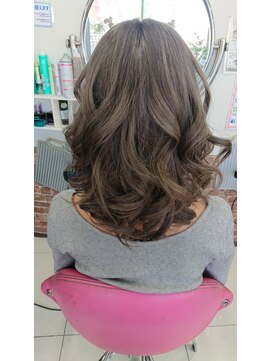 髪こうぼう ガーリー巻き髪