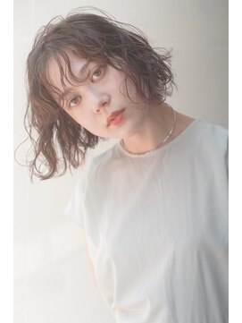 レジュアル(RESSUAL) カーキグレージュ　ボブ　大人かわいい　フェザーバング