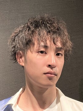 ビーダンディー(Bee dandy) ツイストスパイラル 前下がりマッシュ ツーブロックショート