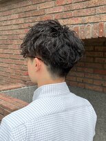 ビーダンディー(Bee dandy)&nbsp;ビジネスツーブロックショート カールパーマ センターパート