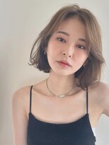 イヴォークトーキョーオーサカ(EVOKE TOKYO osaka) ボブ カット 可愛い おしゃれ ベージュ カラー コテ巻き似合わせ