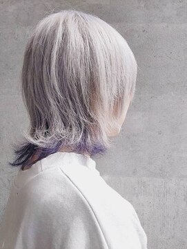 アクシー ヘアーアンドメイク(AXY HAIR&MAKE) フェザーパーマサーフカール刈り上げセンターパート新宿駅メンズ