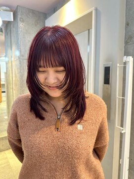 オルセン(OLSEN) ミディアム/ハッシュカット/ハイレイヤー/暖色/レッドカラー