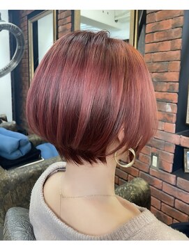 ショートヘア×透け感ピンクカラー