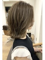 オウル(Owll) Owll ☆大人かわいいエアリーミディレイヤーボブベージュカラー