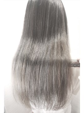 グランルッソ 岡山イオン前(GRAN LUSSO) 髪質改善ストレート×透明感シルバーカラー