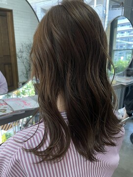 アシェット(assiette) 明るめベージュカラー【安田汐里】