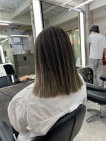 イキ 表参道(iki omotesando)&nbsp;モード/無造作ウェーブ/大人ガーリー[表参道駅]