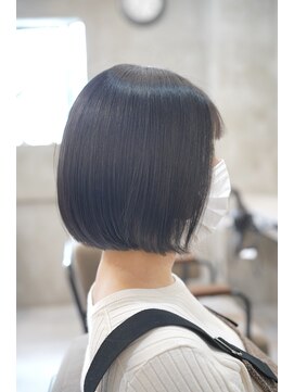 ソイルバイロミー(soil by ROMMY) カット技術で差がつくフラットショートボブ!/横浜髪質改善