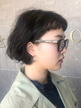 メゾン アヴァロ(Maison Avallo) Aラインシルエットのウェーブボブ