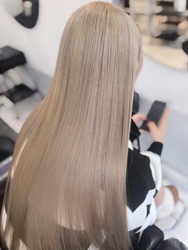 ラビス(Lovis) 黒髪カタログ/ボブルフ/ネビージュ/小顔に見せるヘア/ワンレン