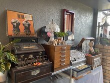 モンド ホリスティック ヘアー(MONDE Holistic Hair)の雰囲気（店内には可愛いアンティーク雑貨がたくさん♪髪質改善/縮毛矯正）