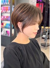 白髪を隠すのではなく活かす、大人のための上品で柔らかなグレイカラーデザイン＊[静岡駅/ケアブリーチ]