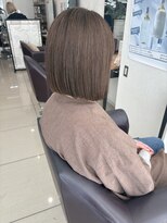 ビーバイシージャストビューティー(B by C just beauty)&nbsp;オリーブベージュ 丸みボブ 白髪ぼかしハイライト