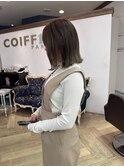 切りっぱなしボブのベージュカラー