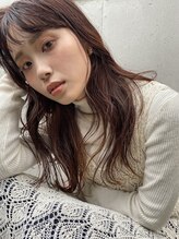 カシータヘアー(Casita hair) ロングレイヤー/ブラウンレッド/ゆる巻きロング