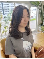 コムヘアー(COM HAIR)&nbsp;ナチュラルレイヤー。オリーブグレージュ。