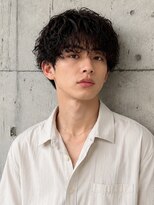 キュー(Cue_) 無造作シャドウパーマアップバングショートツーブロック刈り上げ