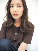 《フォギーベージュ》大きめカールのふんわりロングヘア