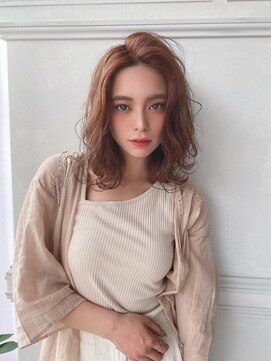 ジーナ 梅田(Zina) 【Zina 梅田】　バレイヤージュベージュカラーとろみミディ