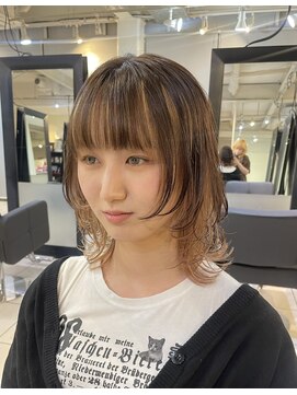 アクアオモテサンドウ(ACQUA omotesando) *ミディアムウルフカット×インナーカラーミルクティーベージュ