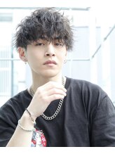 今流行のスタイルで、ツイストスパイラルパーマなどマッシュや他のパーマに飽きた人に◎