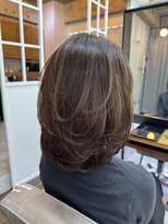 カシー(Casii) 50代60代にロングからミディアムにエレガントのハイレイヤー