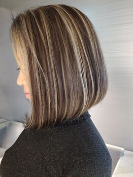 ヨシトモ(YOSHITOMO)の写真/【久屋大通駅徒歩1分】1人1人の髪を活かす白髪ぼかしにファン多数◎品のあるナチュラルヘアを実現します。