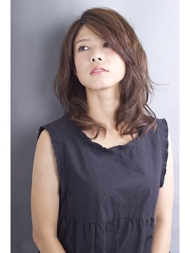 アミィヘアー(Ami Hair) やわらか大人セミディ×アッシュベージュ