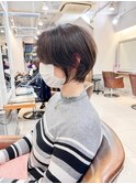 透け感暗髪グレージュ 軽い束感と丸みのショートボブ襟足改善