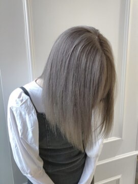 ニューヨークニューヨーク なんば道頓堀店(NYNY) パールグレイベージュ