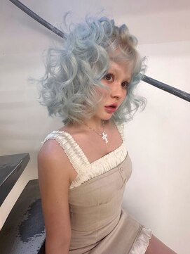 シキ 渋谷(siki) ハイトーン/ブリーチ/レイヤーカット/水色/渋谷/原宿