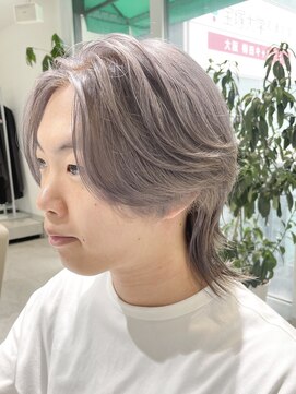 ノラ ウメダ(NORA UMEDA) シルバー×センターパート マッシュウルフ