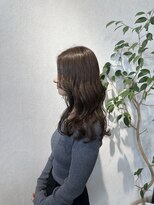 ウル(Uru) 赤みを抑えたオリーブグレージュ